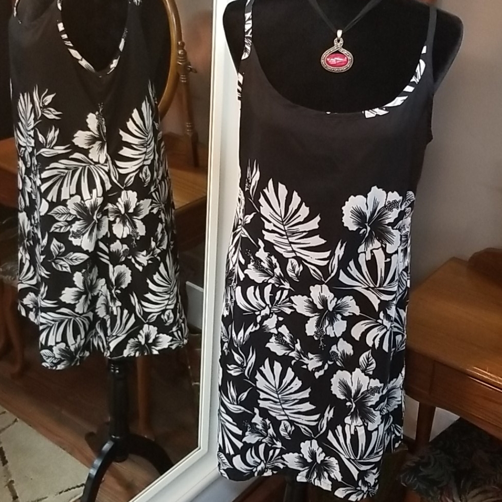 Roundy Bay mini black/white dress size Large